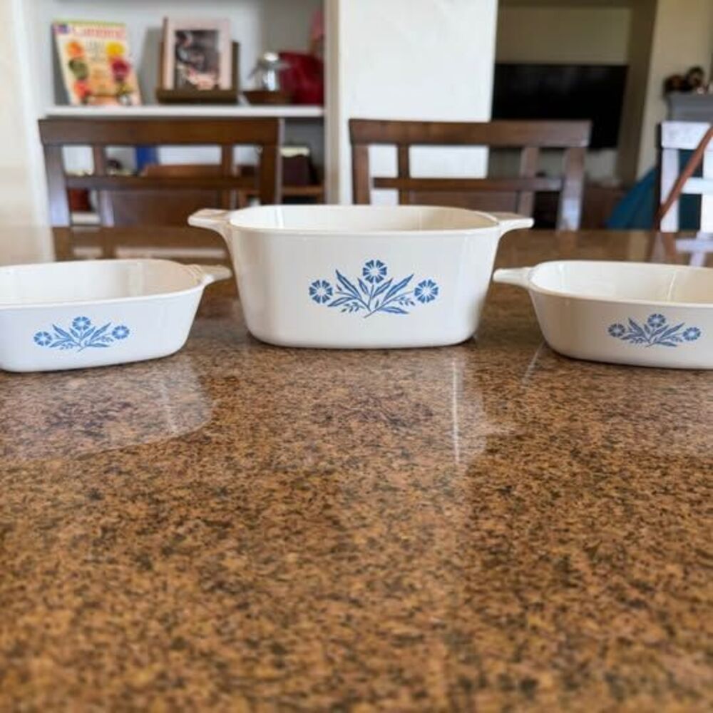 Vintage 3pc Corning Ware casserole dishes in the iconic Blue Cornflower pattern